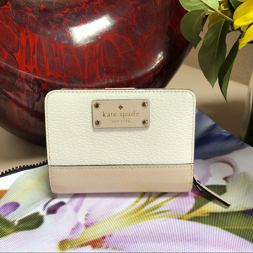 ❌ SOLD ❌ Authentic Kate Spade wallet